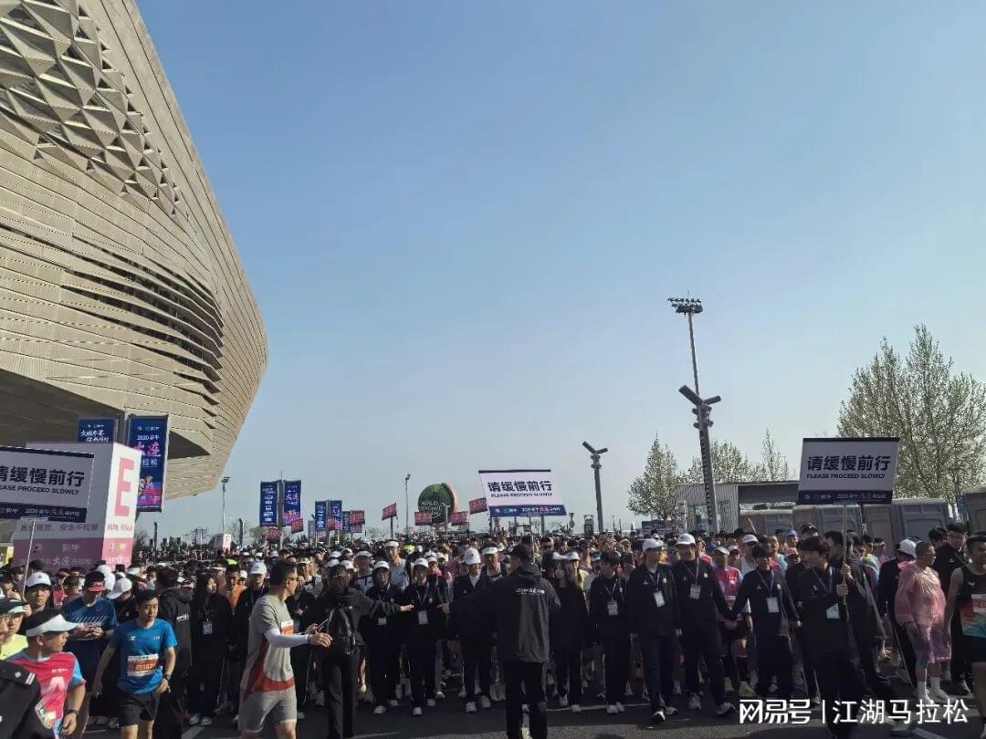 米兰体育罗马诺:曼联2月就和安德雷桑托斯经纪人沟通,维韦尔了解他