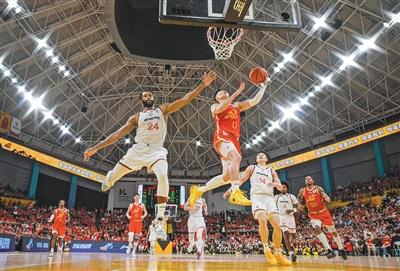记者：费内巴切仍在和曼城谈阿克转会费，预计700万+150万镑