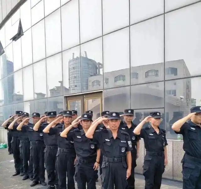 米兰体育休赛期战力榜,火箭仅排第10!倒逼斯通追巨星?单核带队难过首轮