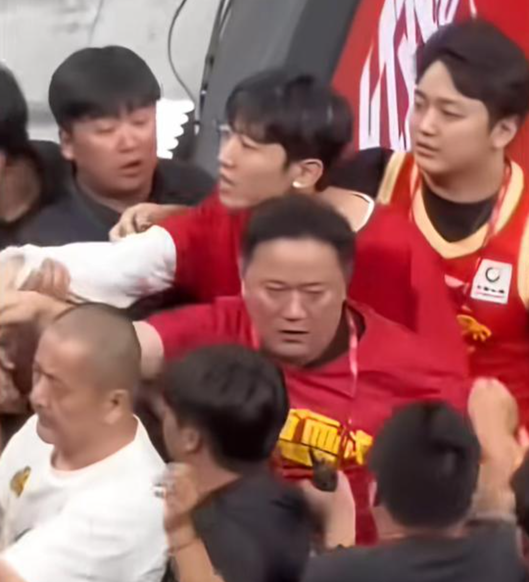 从蓝领到明星，阿奴诺比在总决赛舞台完成蜕变