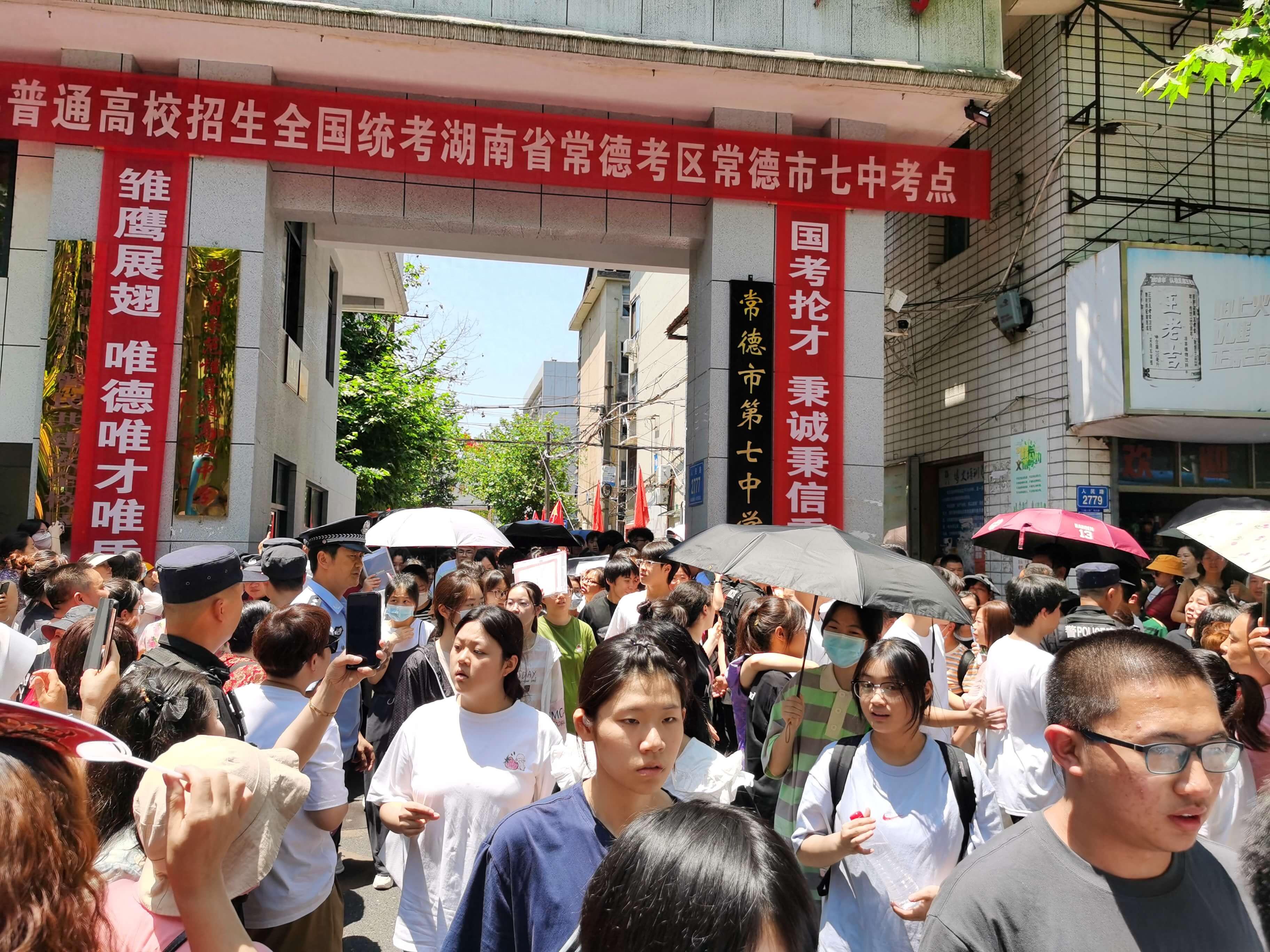米兰体育魔术师祝贺尼克斯夺冠盛赞旧将哈特