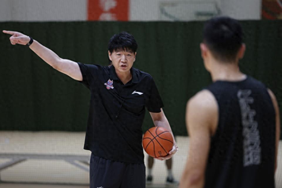 斯图尔特半场狂揽10分10板5帽,追平WNBA历史纪录
