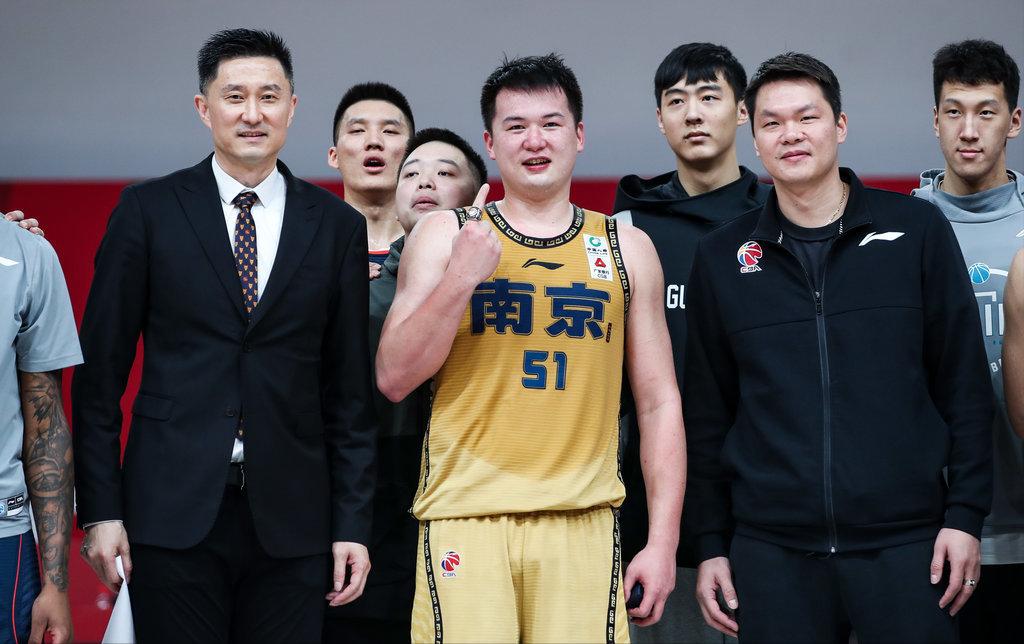西蒙斯赌詹皇今夏签约勇士