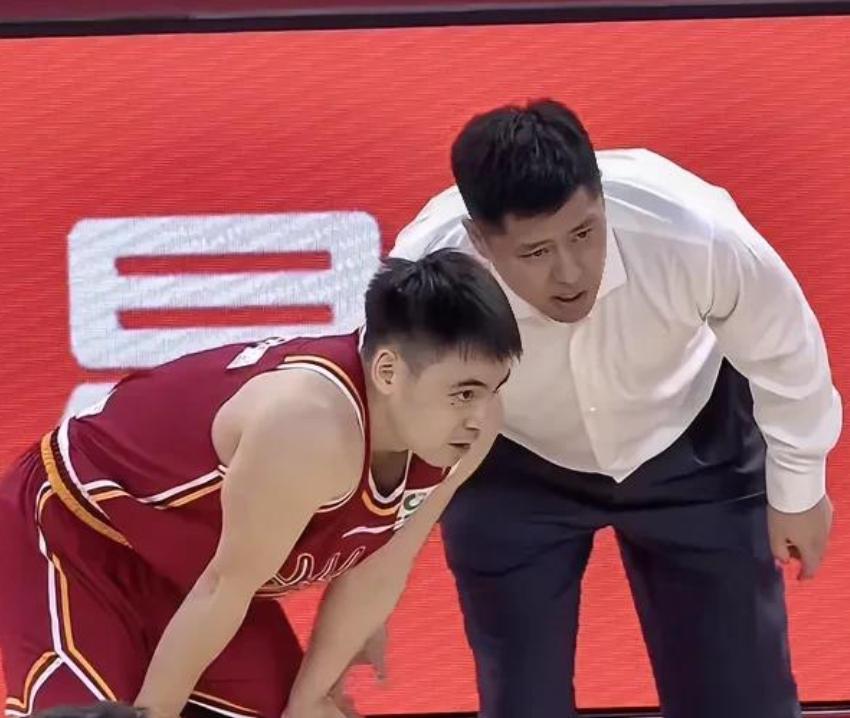 米兰体育4年1.785亿!篮网要抢里夫斯,湖人该跟上吗?