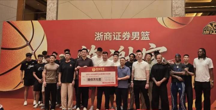 米兰体育尼克斯总冠军!布伦森45分打服文班亚马!全票当选总决赛MVP