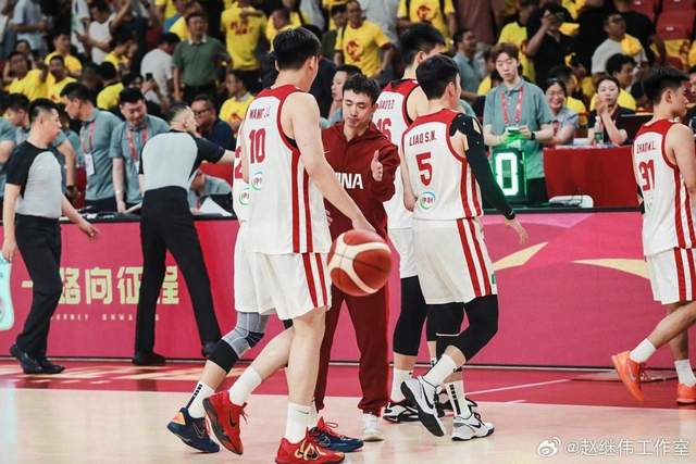 米兰体育4年2.29亿，福克斯坑苦马刺！老板儿子“赶人”+搭首轮才能送走？