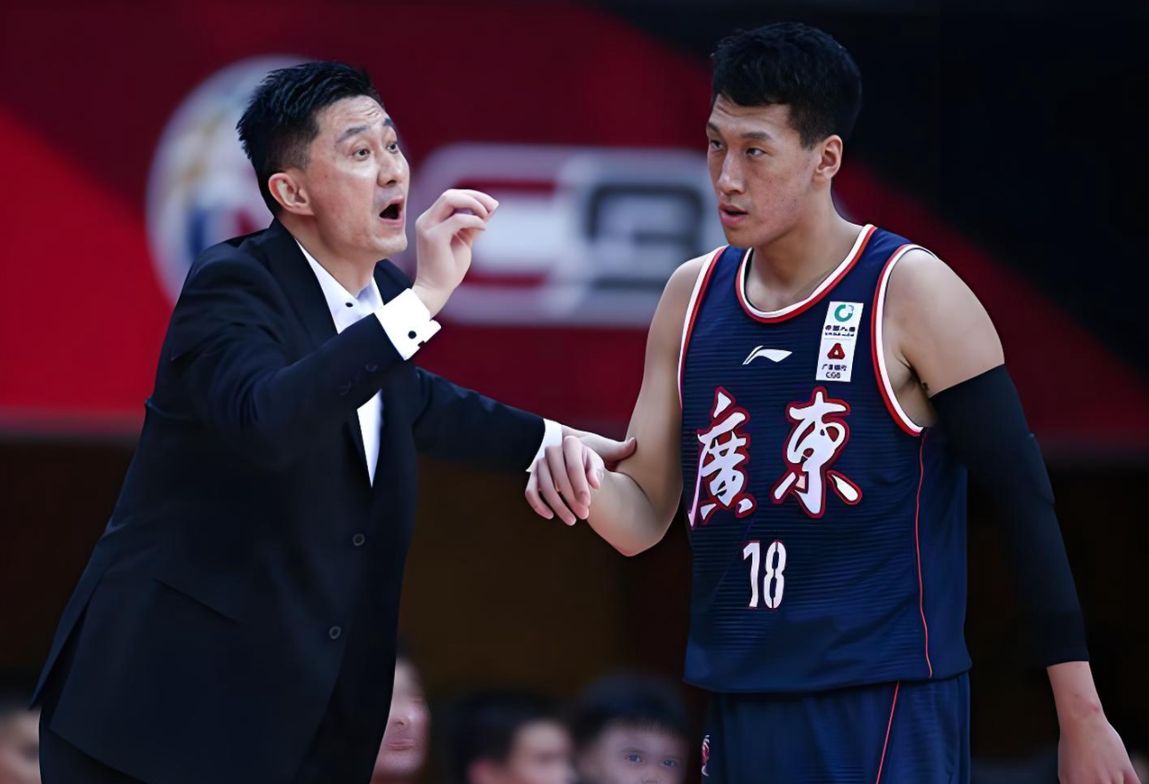 魔术师祝贺尼克斯夺冠盛赞旧将哈特