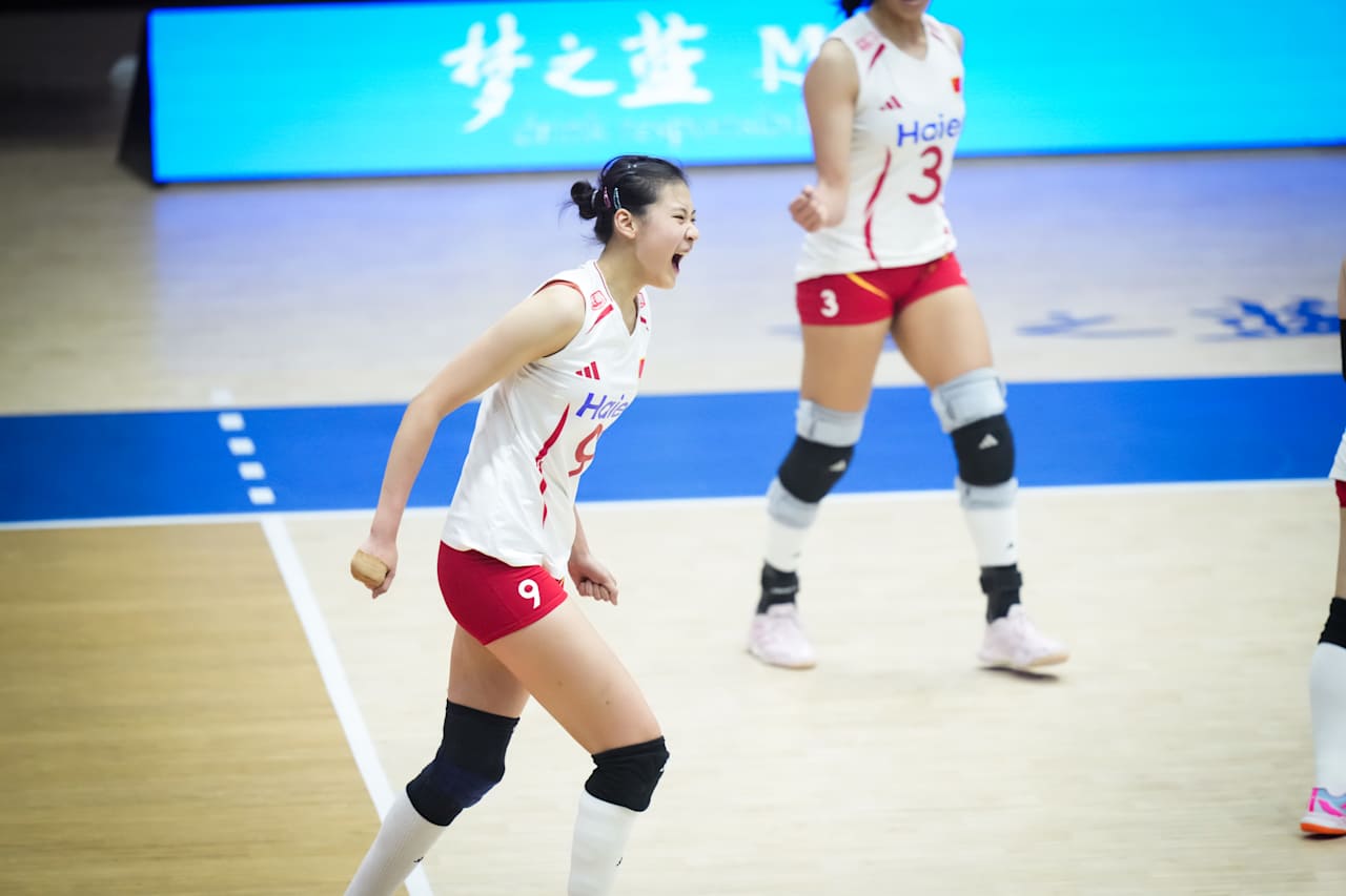 牛逼!拿到了!尼克斯总冠军!27投砸出45分!文班亚马垫脚布伦森...