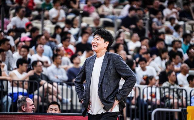 明明季后赛表现更优!为什么詹姆斯续约优先级低于里夫斯