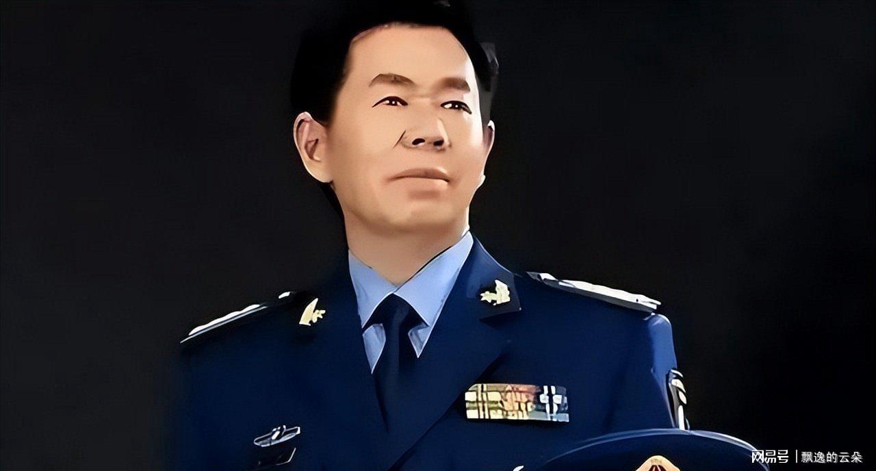 贝尔萨定妆照看向地面引争议,博主:因为他觉得自己不是模特